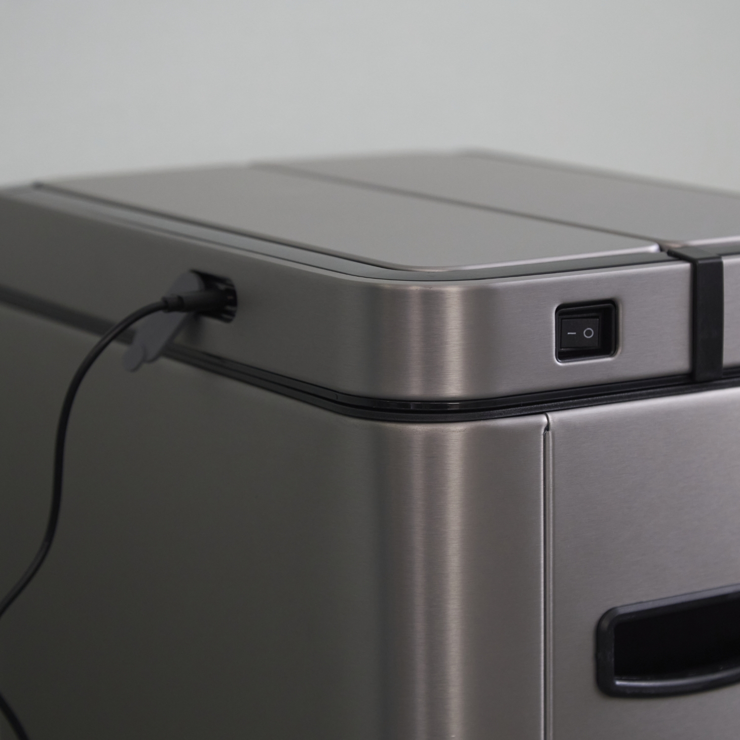 EKO/エックスウィング センサービン 30L -自動開閉するから、両手が